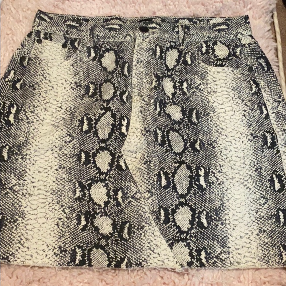 Fashion Nova- Snakey Skirt